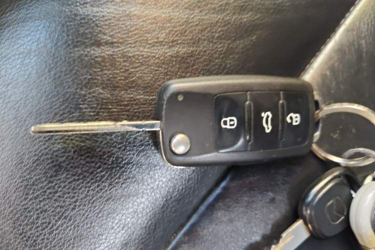 Used Volkswagen Lavida 2013 Restyled Classic 1.6L Manual Comfort Edition Vehicle Key