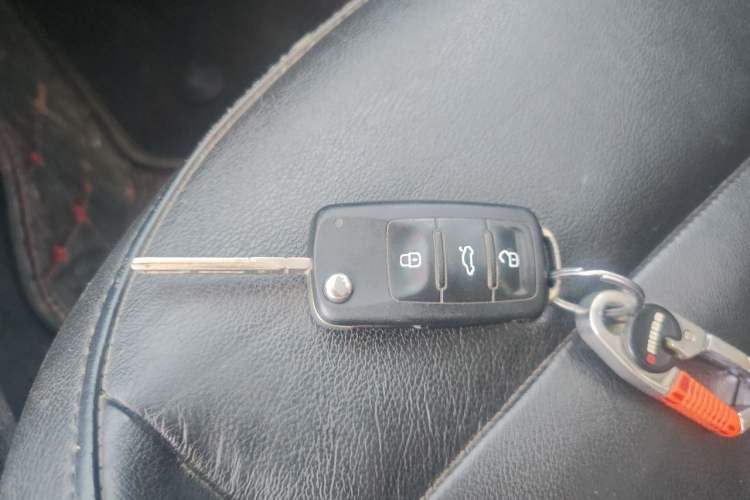 Used Volkswagen Lavida 2013 Restyled Classic 1.6L Manual Comfort Edition Vehicle Key