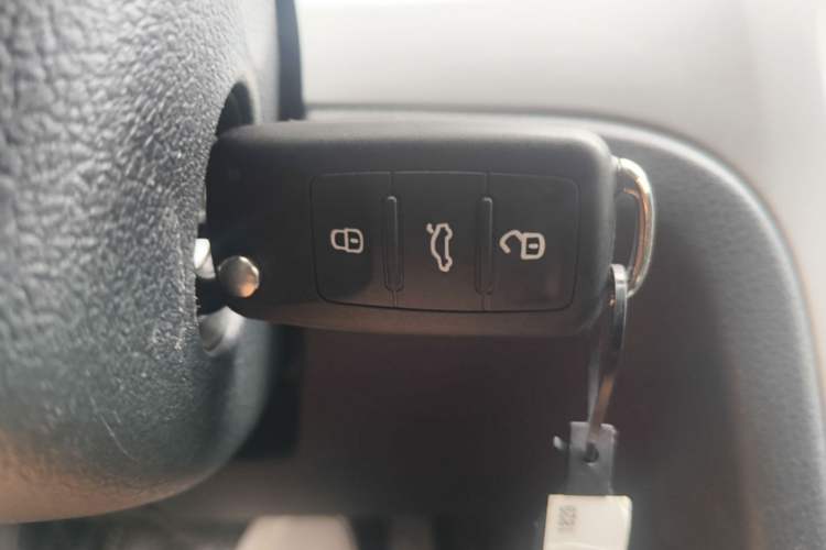 Used Volkswagen Lavida 2013 Revised Classic 1.6L Automatic Fashion Edition Vehicle Key