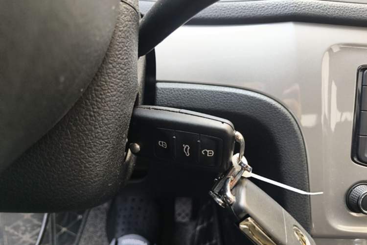 Used Volkswagen Lavida 2013 Revised Classic 1.6L Automatic Fashion Edition Vehicle Key
