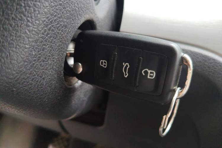 Used Volkswagen Lavida 2013 Restyled Classic 1.6L Manual Comfort Edition Vehicle Key