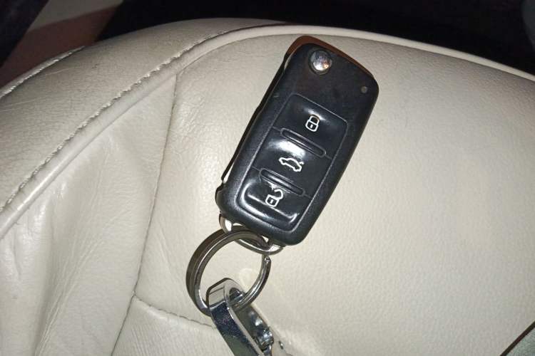 Used Volkswagen Lavida 2013 1.6L Automatic Comfort Edition Vehicle Key