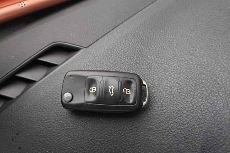 Used Volkswagen Lavida 2013 Restyled Classic 1.6L Manual Comfort Edition Vehicle Key