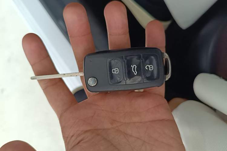 Used Volkswagen Lavida 2013 Revised Classic 1.6L Manual Fashion Edition Vehicle Key