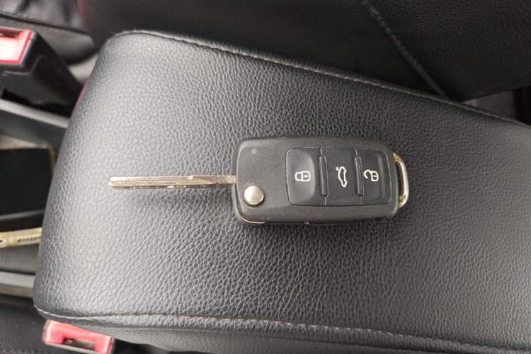 Used Volkswagen Lavida 2013 Revised Classic 1.6L Automatic Fashion Edition Vehicle Key