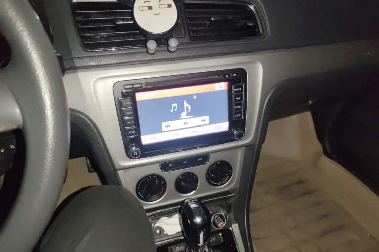 Used Volkswagen Lavida 2013 Revised Version 1.4 TSI DSG Comfort Edition Audio And AC Panel