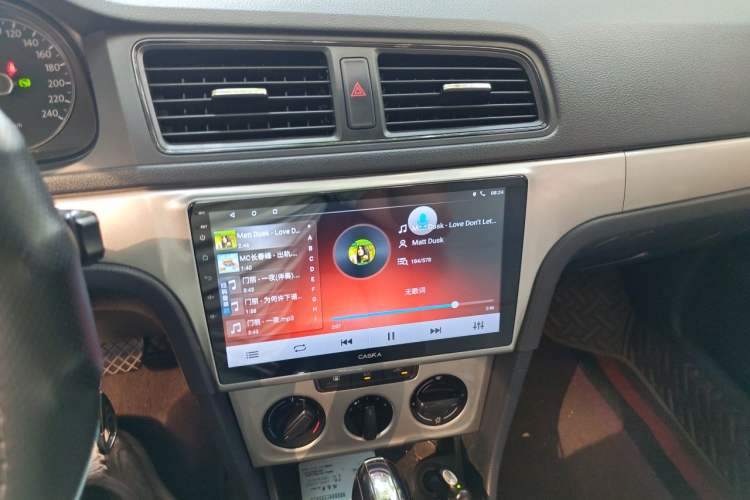 Used Volkswagen Lavida 2013 Revised Classic 1.6L Automatic Fashion Edition Audio And AC Panel