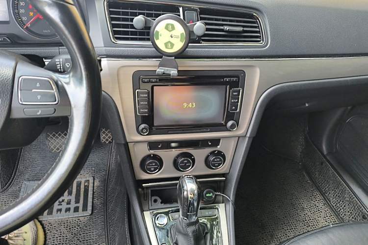 Used Volkswagen Lavida 2013 1.4 TSI DSG Luxury Navigation Edition Audio And AC Panel