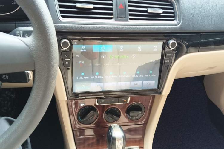 Used Volkswagen Lavida 2013 Restyled Classic 1.6L Automatic Comfort Edition Audio And AC Panel