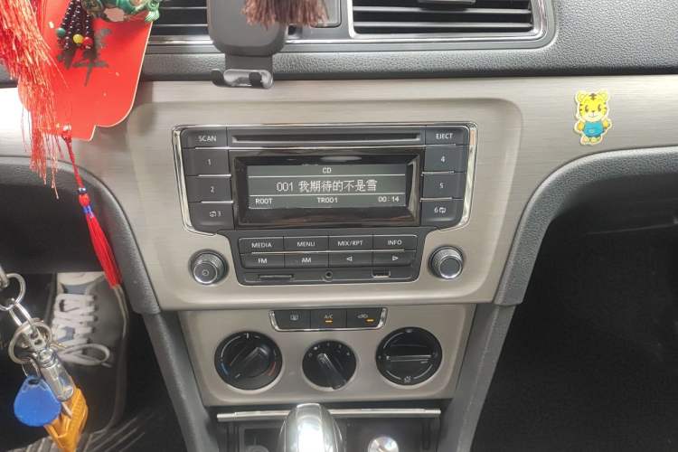 Used Volkswagen Lavida 2013 Restyled Classic 1.6L Automatic Comfort Edition Audio And AC Panel