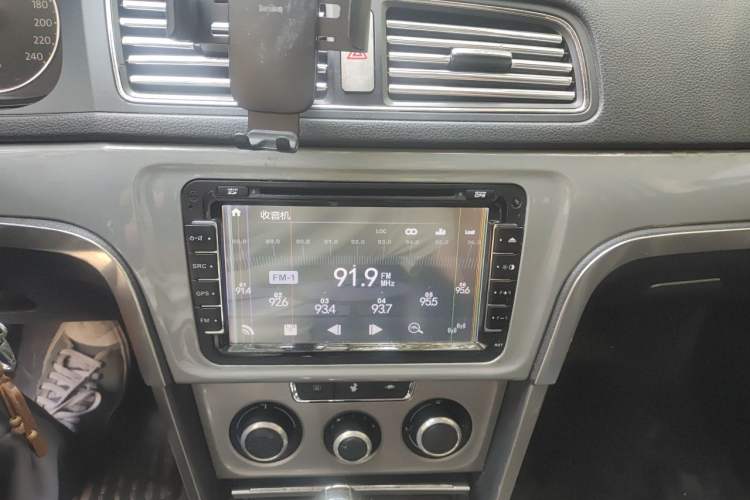 Used Volkswagen Lavida 2013 Restyled Classic 1.6L Automatic Comfort Edition Audio And AC Panel