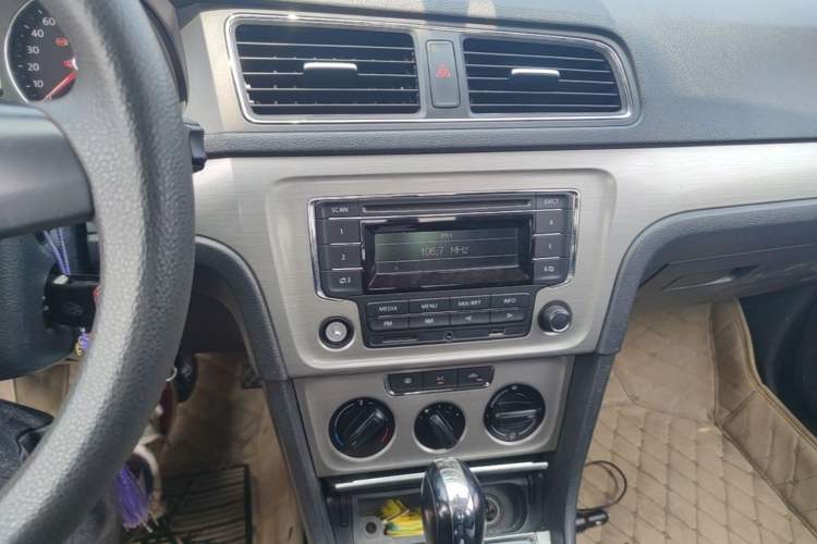 Used Volkswagen Lavida 2013 1.4TSI DSG Comfort Edition Audio And AC Panel