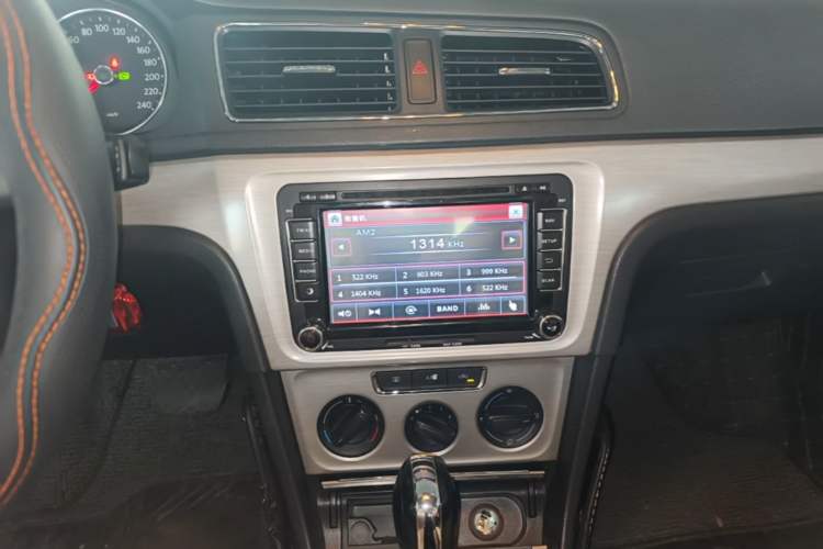 Used Volkswagen Lavida 2013 Restyled Classic 1.6L Automatic Comfort Edition Audio And AC Panel