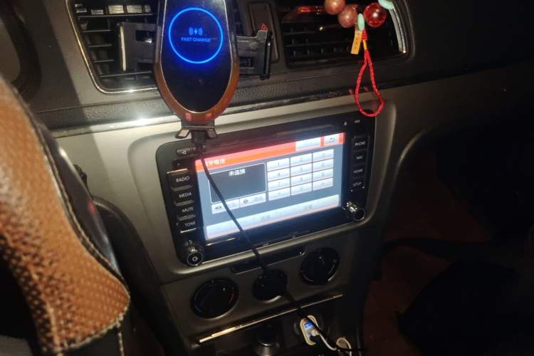 Used Volkswagen Lavida 2013 Restyled Classic 1.6L Manual Comfort Edition Audio And AC Panel
