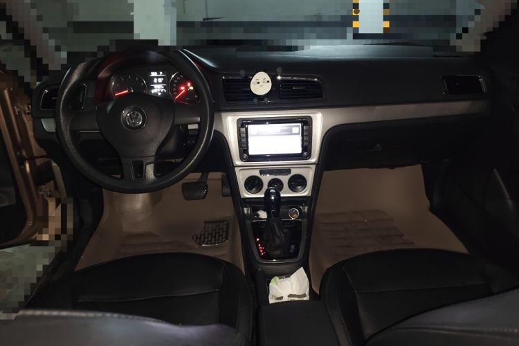 Used Volkswagen Lavida 2013 Revised Version 1.4 TSI DSG Comfort Edition Center Console