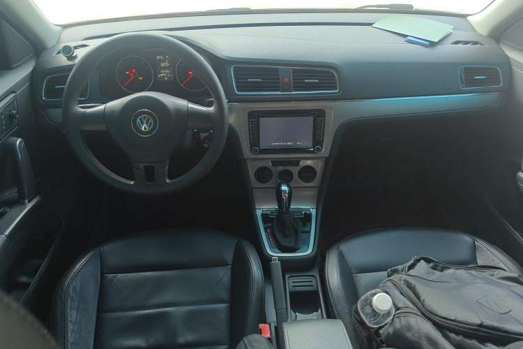 Used Volkswagen Lavida 2013 Restyled Classic 1.6L Automatic Comfort Edition Center Console