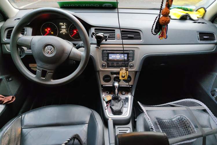 Used Volkswagen Lavida 2013 Restyled Classic 1.6L Automatic Comfort Edition Center Console