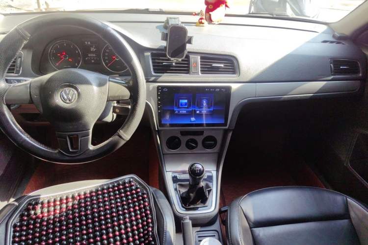 Used Volkswagen Lavida 2013 1.4TSI Manual Comfort Edition Center Console