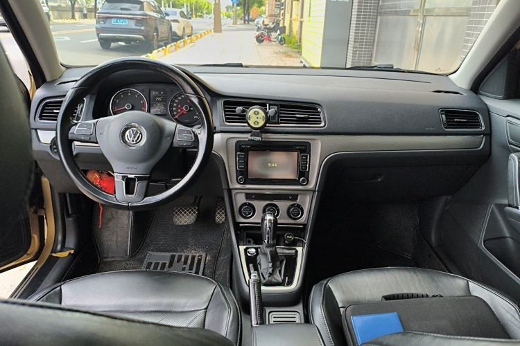 Used Volkswagen Lavida 2013 1.4 TSI DSG Luxury Navigation Edition Center Console