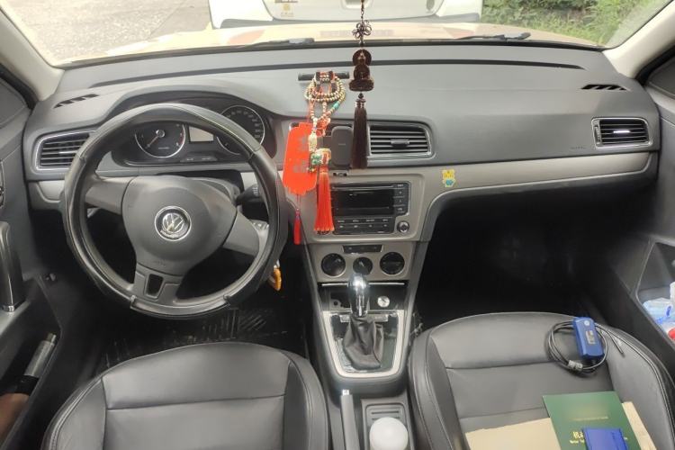 Used Volkswagen Lavida 2013 Restyled Classic 1.6L Automatic Comfort Edition Center Console