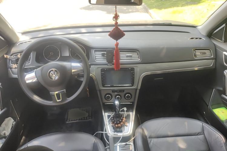 Used Volkswagen Lavida 2013 Restyled Classic 1.6L Automatic Comfort Edition Center Console