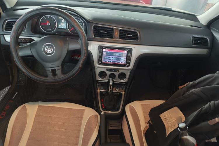 Used Volkswagen Lavida 2013 Restyled Classic 1.6L Automatic Comfort Edition Center Console