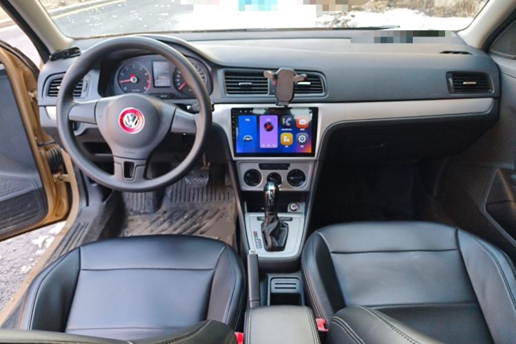Used Volkswagen Lavida 2013 Revised Classic 1.6L Automatic Fashion Edition Center Console