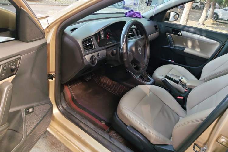 Used Volkswagen Lavida 2013 Revised Classic 1.6L Automatic Fashion Edition Driver Seat