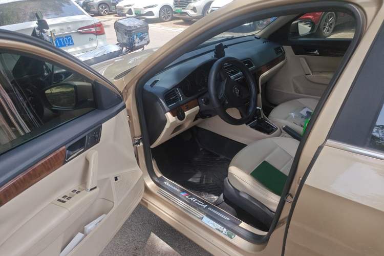Used Volkswagen Lavida 2013 1.6L Automatic Comfort Edition Driver Seat