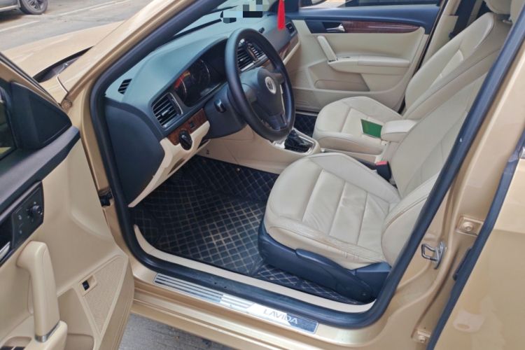 Used Volkswagen Lavida 2013 Classic 1.6L Automatic Fashion Edition Driver Seat