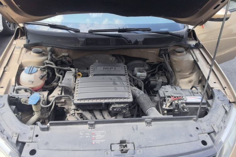 Used Volkswagen Lavida 2013 Revised Classic 1.6L Manual Fashion Edition Engine Bay