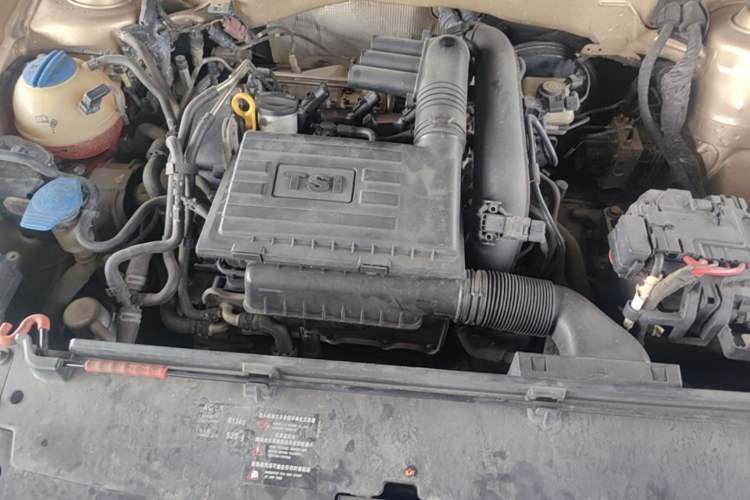 Used Volkswagen Lavida 2013 Revised Version 1.4 TSI DSG Comfort Edition Engine Bay