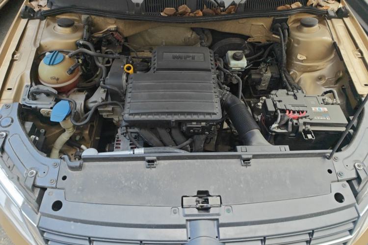 Used Volkswagen Lavida 2013 Revised Classic 1.6L Manual Fashion Edition Engine Bay