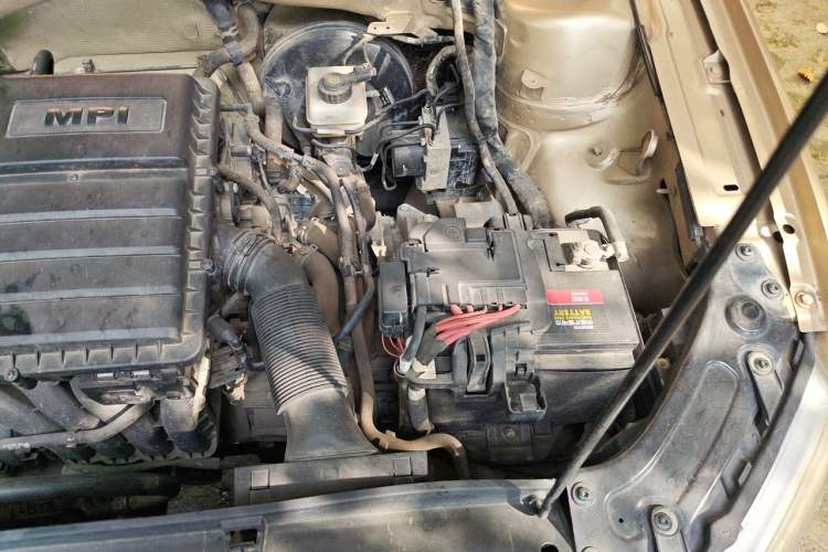 Used Volkswagen Lavida 2013 Revised Classic 1.6L Automatic Fashion Edition Engine Bay Left