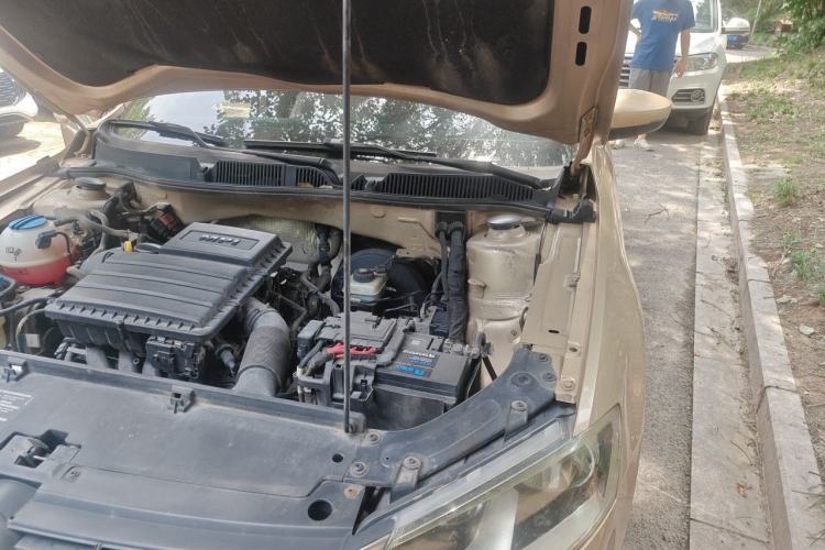 Used Volkswagen Lavida 2013 1.6L Automatic Comfort Edition Engine Bay Left