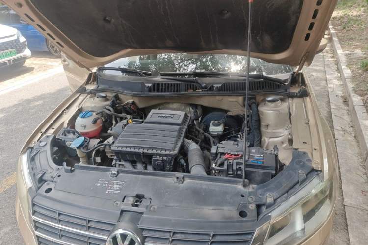 Used Volkswagen Lavida 2013 1.6L Automatic Comfort Edition Engine Bay