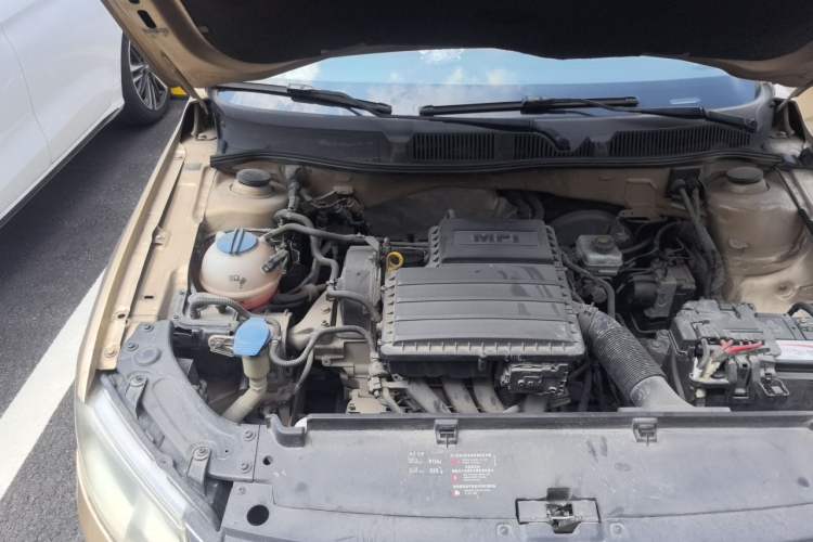 Used Volkswagen Lavida 2013 Revised Classic 1.6L Manual Fashion Edition Engine Bay Right