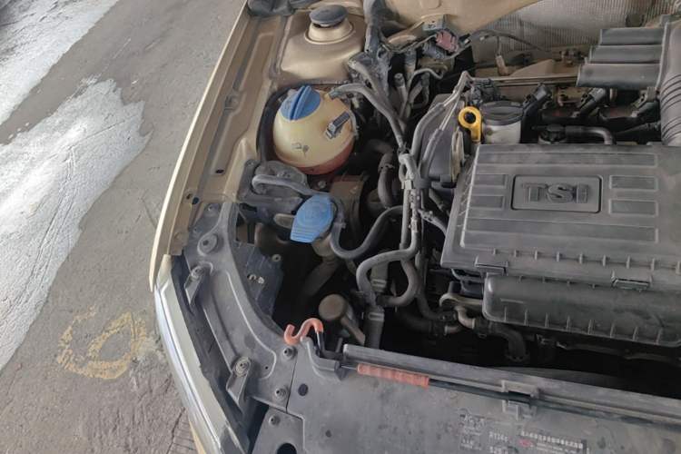 Used Volkswagen Lavida 2013 Revised Version 1.4 TSI DSG Comfort Edition Engine Bay Right