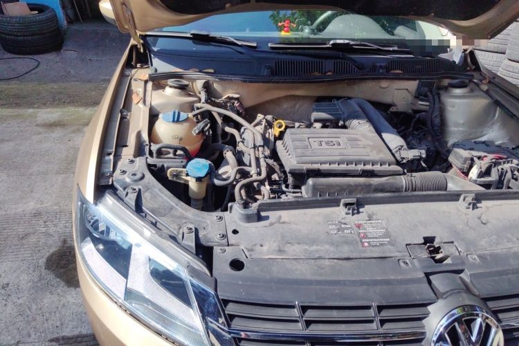 Used Volkswagen Lavida 2013 1.4TSI Manual Comfort Edition Engine Bay Right