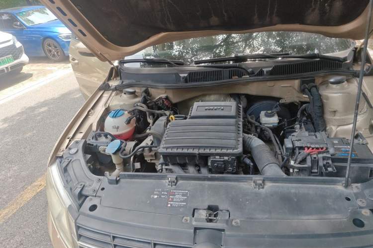 Used Volkswagen Lavida 2013 1.6L Automatic Comfort Edition Engine Bay Right