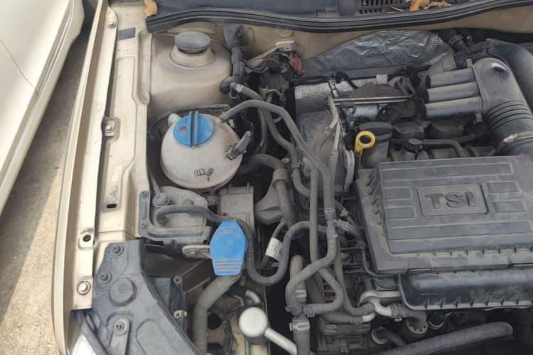 Used Volkswagen Lavida 2013 1.4TSI DSG Comfort Edition Engine Bay Right