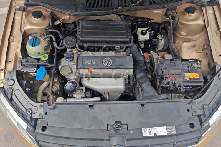 Used Volkswagen Lavida 2013 Classic 1.6L Automatic Fashion Edition Engine Bay