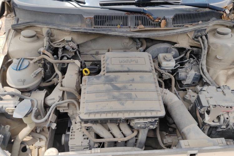 Used Volkswagen Lavida 2013 Revised Classic 1.6L Manual Fashion Edition Engine Bay