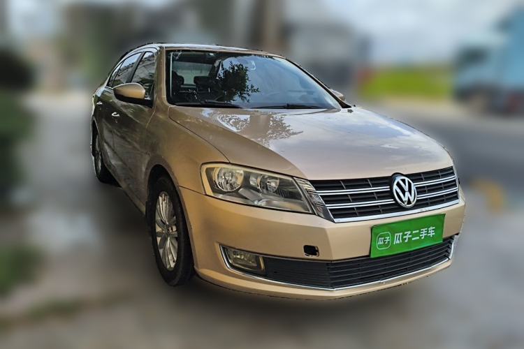 Used Volkswagen Lavida 2013 1.4 TSI DSG Luxury Navigation Edition Front Right 45 Deg
