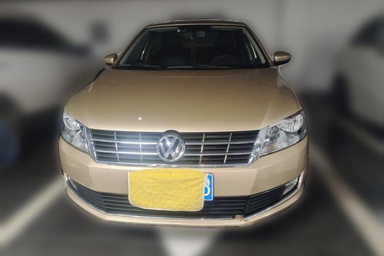Used Volkswagen Lavida 2013 Restyled Classic 1.6L Manual Comfort Edition Front
