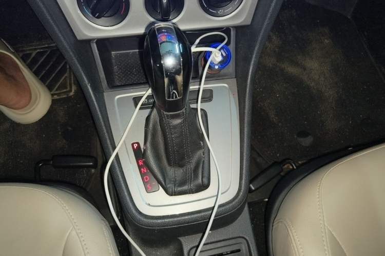 Used Volkswagen Lavida 2013 Revised Classic 1.6L Automatic Fashion Edition Gear Lever