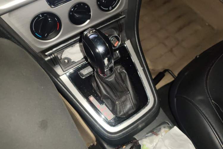 Used Volkswagen Lavida 2013 Revised Version 1.4 TSI DSG Comfort Edition Gear Lever