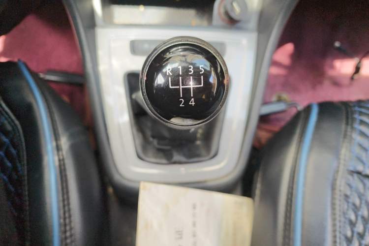 Used Volkswagen Lavida 2013 Revised Classic 1.6L Manual Fashion Edition Gear Lever