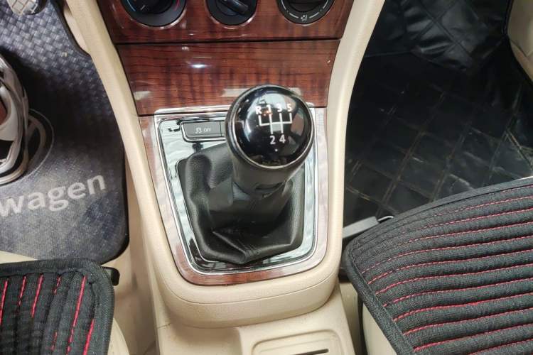Used Volkswagen Lavida 2013 1.6L Manual Fashion Edition Gear Lever