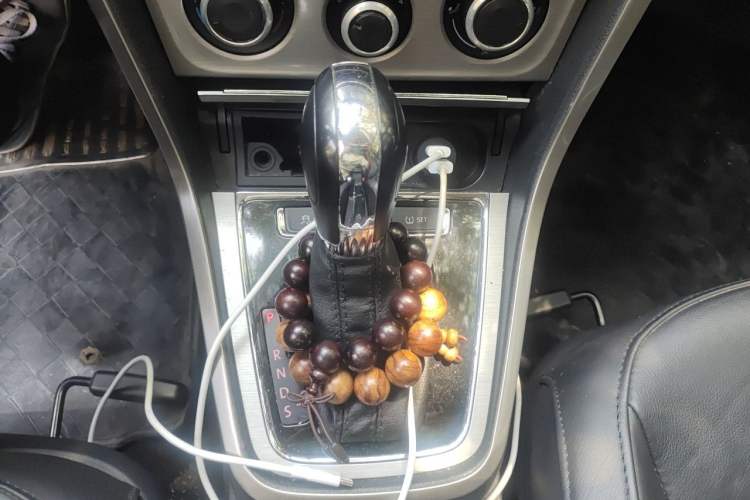 Used Volkswagen Lavida 2013 Restyled Classic 1.6L Automatic Comfort Edition Gear Lever